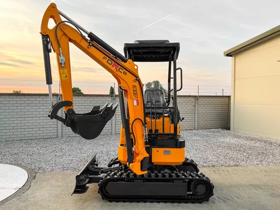 ESCAVATORE FORCE 317 PORTATA 17Q  MOTORE KUBOTA 