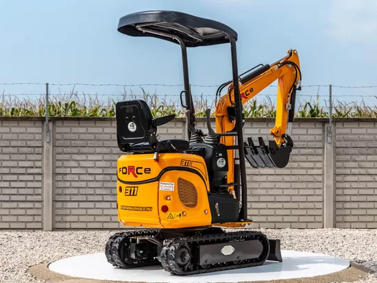 ESCAVATORE FORCE 111 PORTATA 11Q  MOTORE KUBOTA