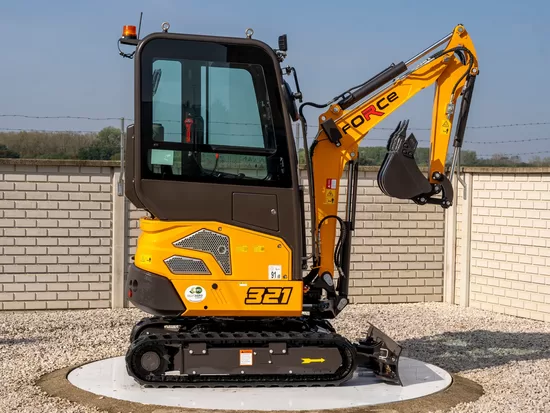 ESCAVATORE FORCE 321 PORTATA 21Q  MOTORE KUBOTA- CABINATO