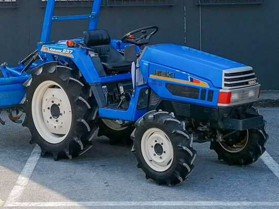 Iseki TU 237 Trattore Compatto Diesel 4x4 con Sistema Idraulico e Attacco a 3 Punti - In Ottime Condizioni - Garanzia - Consegna in tutta Italia