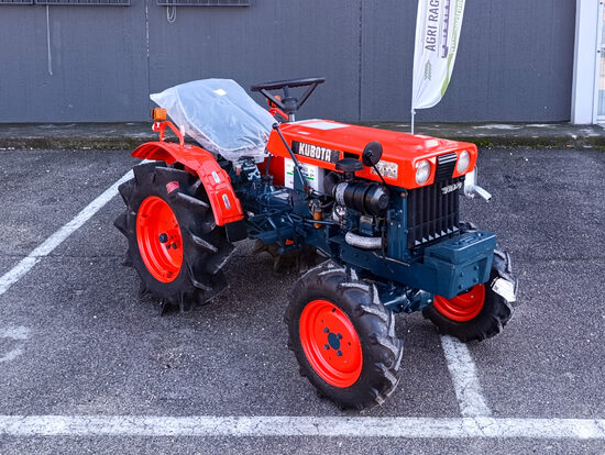 ✅ Kubota B7000 No:791 Trattore Compatto Giapponese 4x4, Diesel, 100% Ricondizionato - In Ottime Condizioni, Pneumatici Nuovi, Sella Nuova, Tagliando Completo, Garanzia e Con Zavorre.