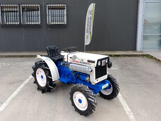 Mitsubishi D1300FD / S370D – 4x4, 100% ricondizionato e tagliandato, con garanzia e attacco a 2 e 3 punti. Cardano a 3 velocità. Consegna rapida direttamente a casa tua, in tutta Italia. Vari attrezzi disponibili a parte.