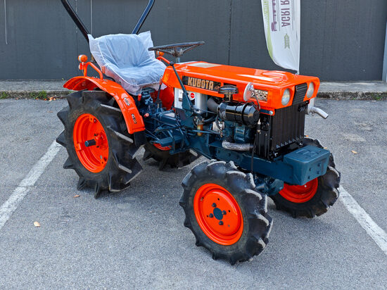✅Trattore Kubota B7000 con Arco di Protezione Compatto, 4x4 – Affidabile, Efficiente e Pronto al Lavoro! Spedizione in Tutta Italia Con Garanzia