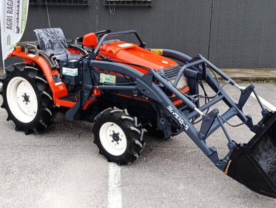   KUBOTA ASTE A-195 + Caricatore Frontale - 100% Ricondizionato, Due Direzioni del Cardano, Inclinazione del Sollevamento e Garanzia