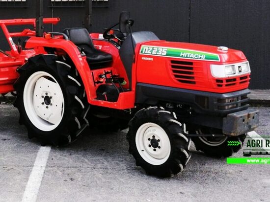 Kubota GT23/Hitachi 235 Trattore Compatto 4x4 Diesel - 202 Ore di Lavoro, Arco di Protezione, Attacco 3 Punti, Servosterzo e Altri Accessori, Con Garanzia