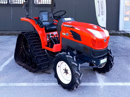Kubota T240 Trattore Compatto 4x4 - 414 Ore di Lavoro, Arco di Protezione, Attacco 3 Punti, In Condizioni Come Nuovo, Con Garanzia