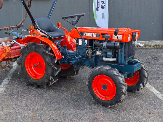 ✅Trattore Kubota B7000 - 100% Ricondizionato, con Arco di Protezione, 4x4, Sistema Attacco a Tre Punti, Gommato Nuovo,  Spedizione in Tutta Italia, Garanzia Inclusa.