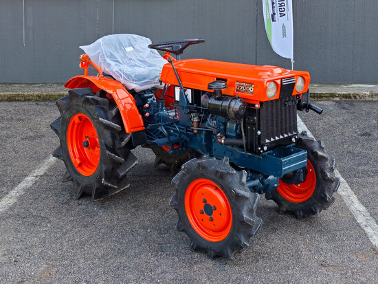 ✅ Kubota B7000 Trattore Compatto Giapponese 4x4, Diesel, 100% Ricondizionato - Sistema Attacco a Tre punti, Tagliando Completo, Garanzia inclusa. Consegna in Tutta Italia.