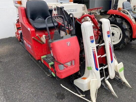 YANMAR EE 30: Mietitrebbia/Combine Cingolata, Raccolta a 2 File, Motore Diesel a 3 cilindri, Potenza 15 CV, Trasmissione/Sistema Scarico Manuale, Capacità Carburante ∼10 litri, Peso ∼9000 kg. Garanzia inclusa. Gonsegna in tutta Italia. IVA esclusa!