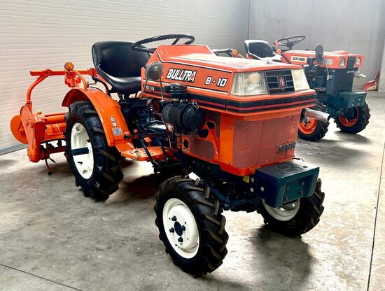 ✅ Kubota Bulltra B-10: 4x4, 100% Ricondizionato, Tagliandato, Gommato nuovo. Motore diesel, 2 cl, Marce 6 AV + 2 RM, Peso 430 kg. Attacco a 2 Punti. Garanzia Inclusa, Consegna in Tutta Italia! *Prezzo indicato, IVA esclusa.