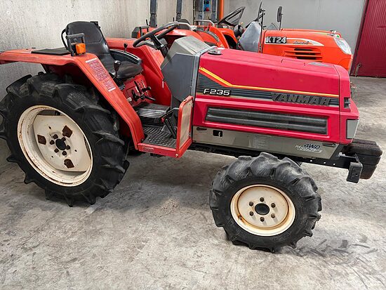 ✅ Yanmar F235: Trattore Compatto, 4x4, 999 Ore Lavorate, Motore Diesel, 3 cl, Marce 9 AV + 3 RM, Velocità Massima 14,5 km/h, Attacco a 3 Punti, Servosterzo, Peso 1033 kg, Garanzia Inclusa, Consegna in Tutta Italia! 