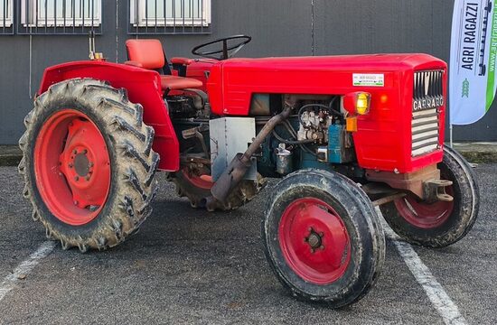 ✅ CARRARO 4500: Trattore Compatto, Targato, in Ottimo Stato. Motore diesel, 45,4 CV, 16 Marce avanti e 8 Retromarce, Distributore Idraulico 2 Canali, 4 Attacchi Rapidi. Consegna in Tutta Italia!